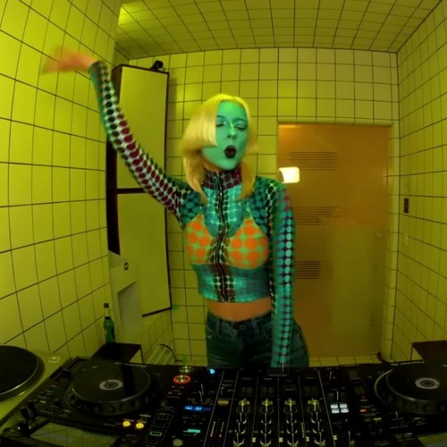 DJ sets groovy
