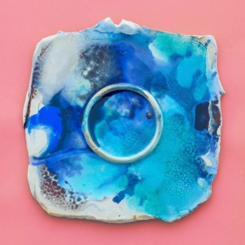 PREMIERE: Strapontin - Le Bain D'huile [Invisible, Inc.]