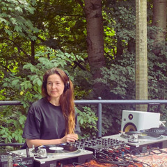 SXDNS459 // Karolina