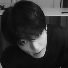 Jungkook singing Run BTS Live on 220615 Vlive 달려라방탄