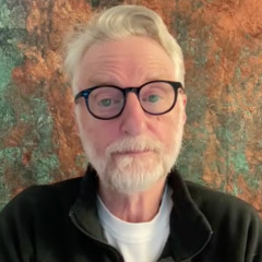 Billy Bragg Shares The Story Behind City of Heroes for KEXP's International Clash Day