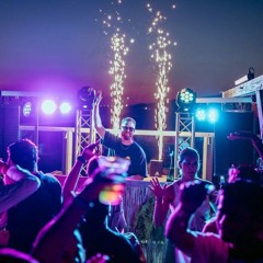 Rens with Benefits | GrooveBox at the Beach
