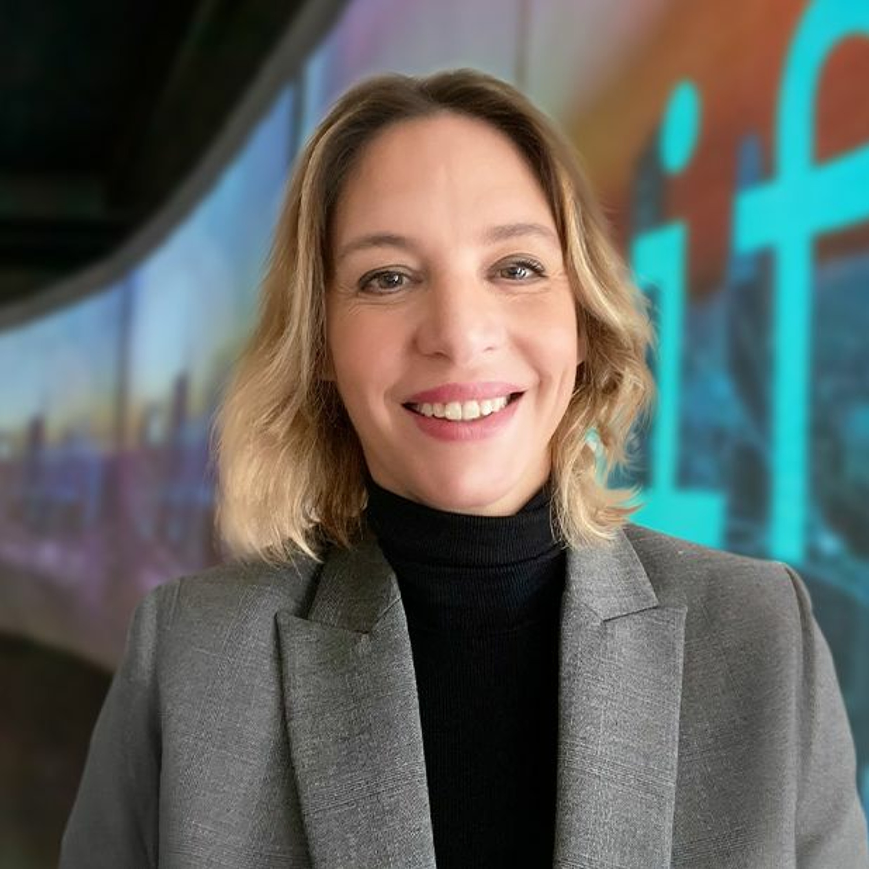 E22 | Alexandra Gaillard (Signify) on personalized content marketing episode artwork