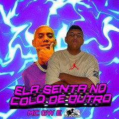 ELA SENTA NO COLO DE OUTRO