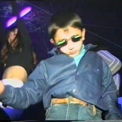 gypsy kid dances to 909s at club