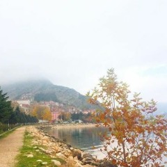 Nazlı Öksüz - Sağım Yalan Solum Yalan