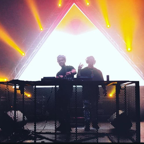 Hidden Dimension - MagicWorld (Live)