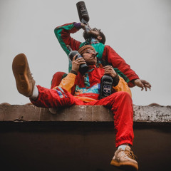 tape du pied sale enfoirée