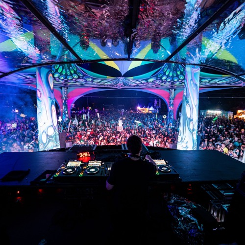 MIXES + LIVE SETS