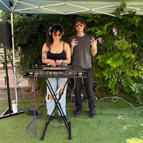 Live from The Lawn - cron b2b shelz