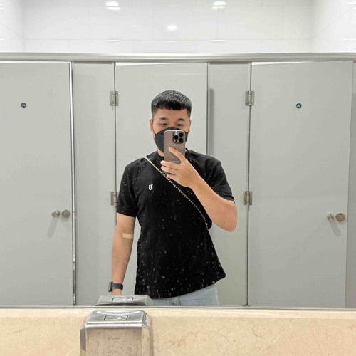 E là không thể