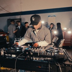 Kpop, UKG, & Bassline Mix in a Garage