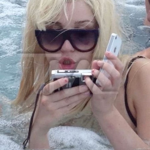 demo wurld is miiine prod.teizeko