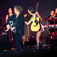 olivia rodrigo friday, i’m in love by the cure with robert smith, glastonbury