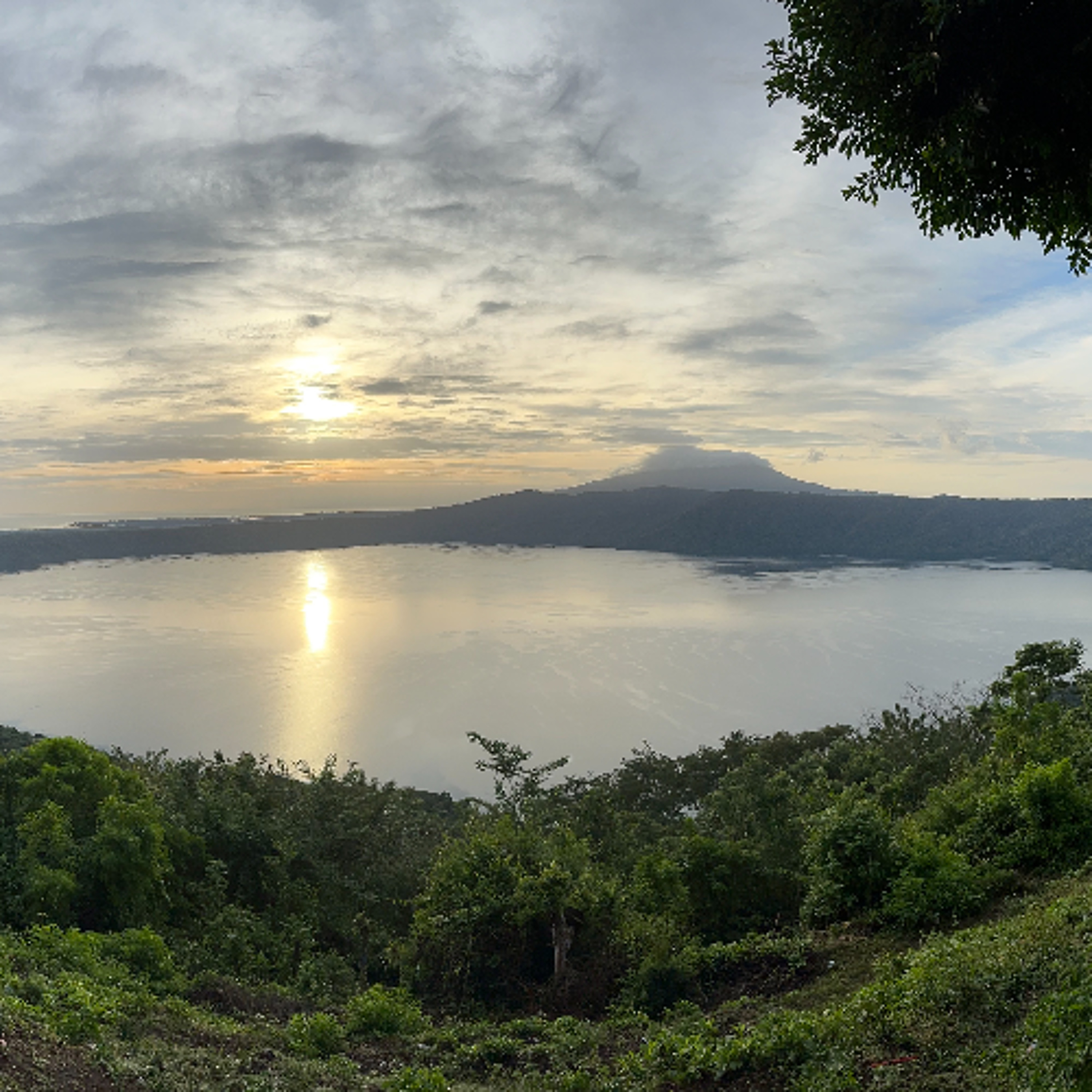Howler Monkey, Laguna de Apoyo episode artwork