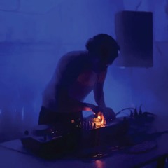 KAPUT IT 002 > JAMES CLAR