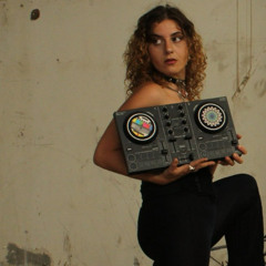 kinky maiket bouncing