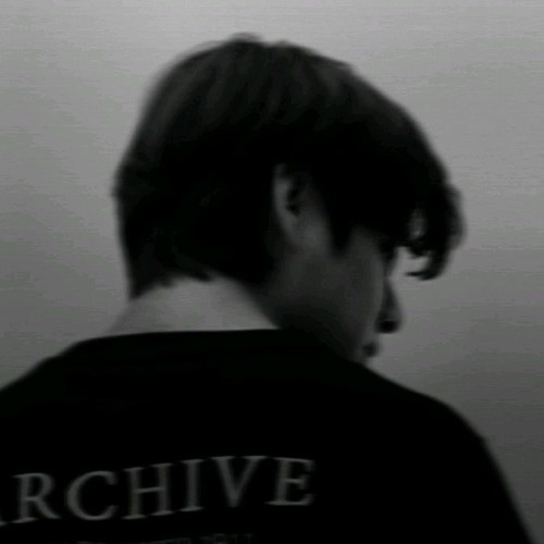 Tim đau nhói mà đôi môi chẳng thể cất lời...