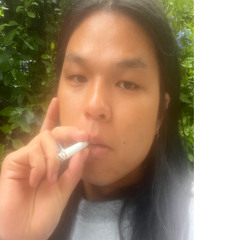 她是