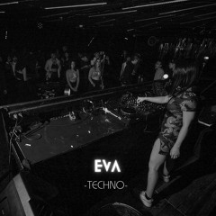 Good girls like techno.