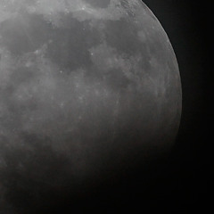 El Misterio de la Luz de la Luna Casi Llena