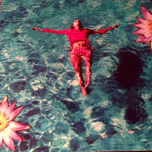 Gently Float In & Out