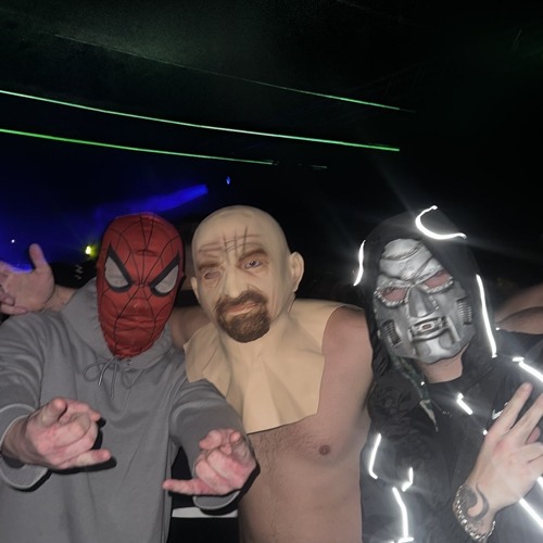 Paul table and muckews