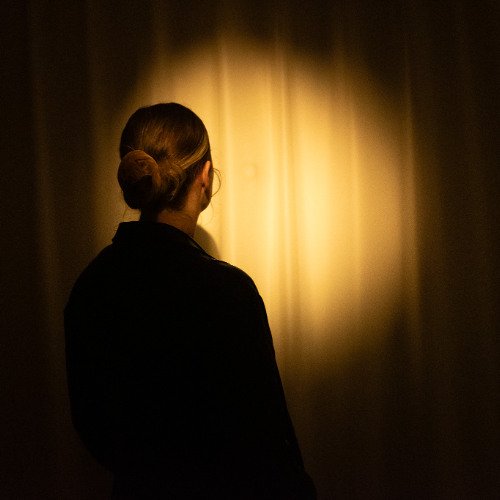 [silent] tone moving in sequence [stjill]