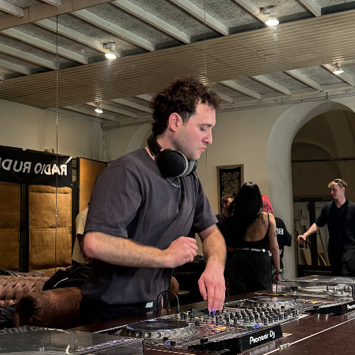 Eiyie | Radio Rudina