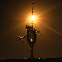 محتاج اشكى همى