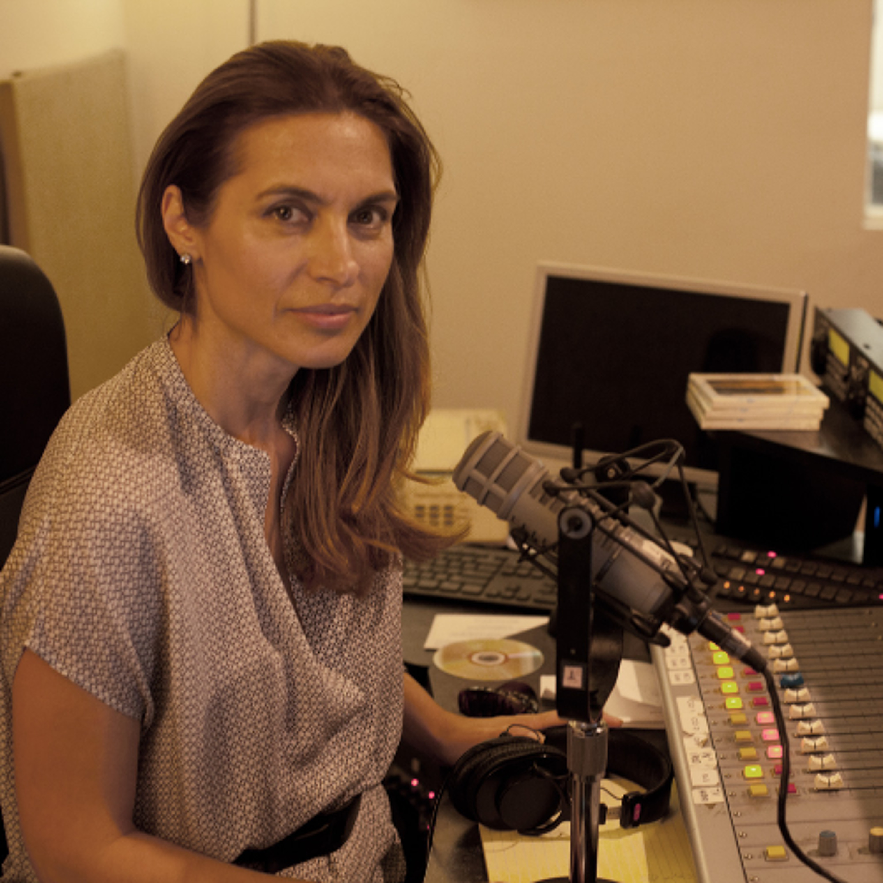 “Έλληνες Παντού” με τη Χρύσα Αβράμη και την καλεσμένη της Μιμή Ντενίση 20/12/25