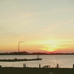 Durchhalten, bitte (2022)