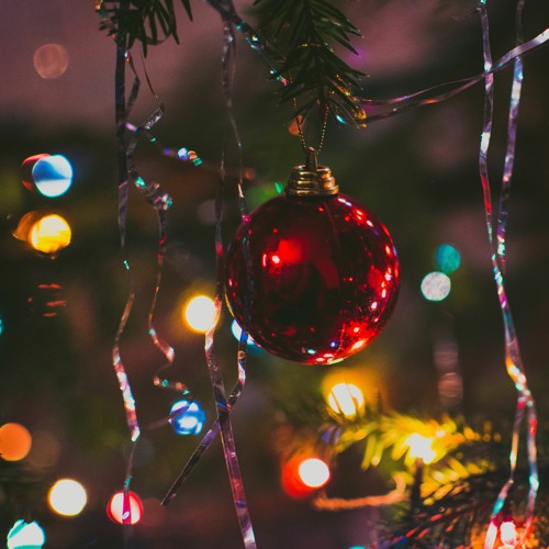 Hãy thưởng thức những bản nhạc Giáng sinh miễn phí trên YouTube và Facebook để tận hưởng một mùa lễ Giáng sinh thật tuyệt vời. Âm thanh tràn đầy sự nhiệt huyết sẽ mang lại cho bạn sự cảm thấy phấn khởi và niềm vui trong mỗi ngày. Hãy thỏa sức hát lên với những ca khúc này để cảm nhận những giây phút hạnh phúc trong mùa lễ này.