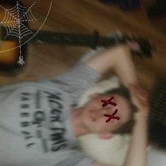 the sky looks so lonely tonight 🌃