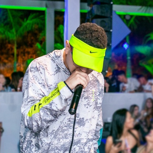 MAIS UM BEIJO (FUNK REMIX) DJ LUCAS BEAT & RAFA E JUNIOR