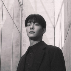 Empty CHEN Teong bin i bamhaneul teong bin bang neolpeun pyeongya Kkeuteul jina hemaeigo isseo Dasi