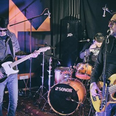 Дом сиреневого цвета