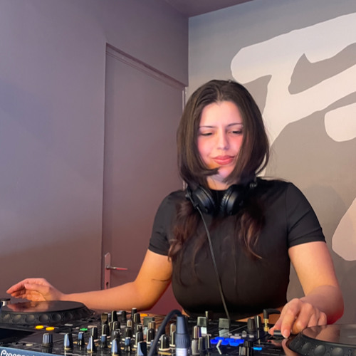 Poderosa : Shefox invite Andrea Karina | 03.04.25