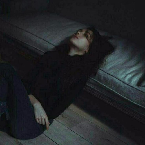 ‎⁨كنتُ مغمورًا بك ، لم يكُن بالحُسبان أن يداك ستغدُو قصيرة..