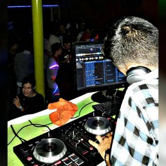 Daddy Yankee Ft Annue, Nio Garcia, V.A - Ella Me Levanto La Jeepeta - DjHoracio