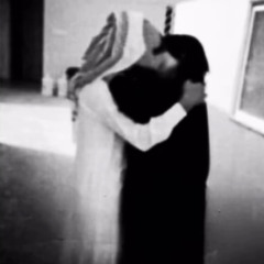 ليش متصورني لعبه بين ايديك!