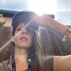 Ankle-Biting LookieLou Ho