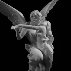 تعالي في حضني نلمس الأحلام