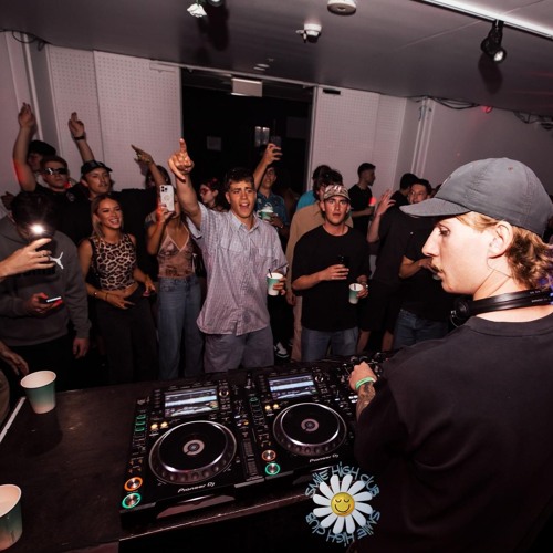SMILE HIGH DJ COMP - GRVTY SHFT