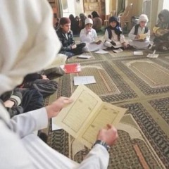يَا أَيُّهَا الَّذِينَ آمَنُوا اصْبِرُوا وَصَابِرُوا وَرَابِطُوا