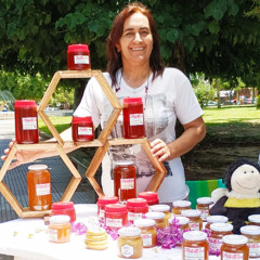 Karina Borges, productora apícola, integra la Asociación de Apicultores de Cerro Largo