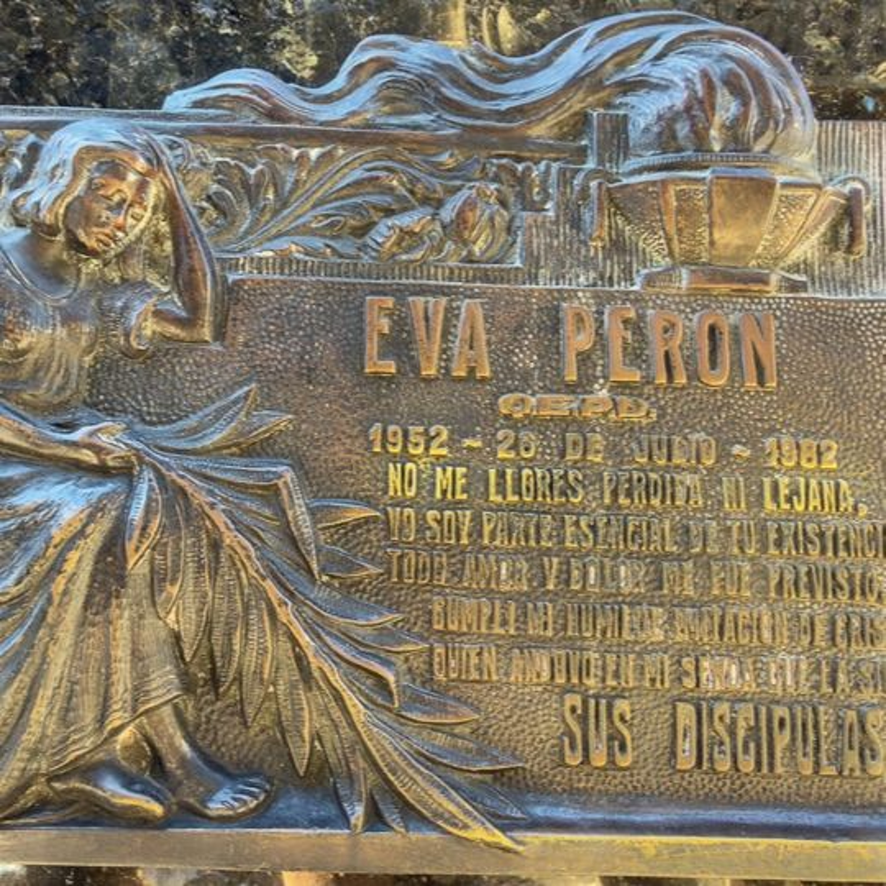 #Worth1000Words - Eva Peron's Tomb by Kristin Henning episode artwork