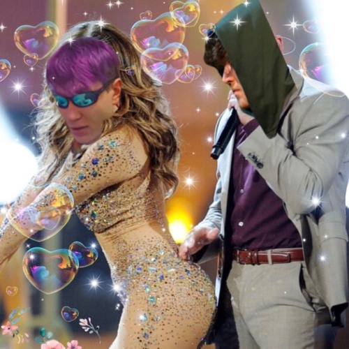 INTERNATIONALE LIEBE MIT PURPLE