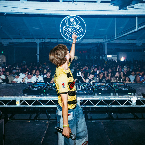 STADIUM DUB (NFL THEME REMIX)