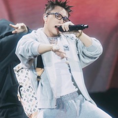 INTRO SƠN TÙNG M-TP at Happy Bee 15